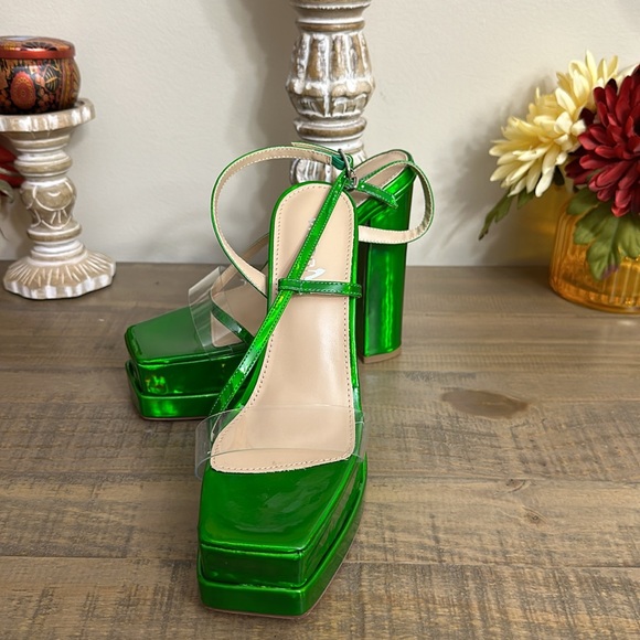 Vivianly Metallic Green Clear Toe Strap Platform Wide Heel Sandals - Picture 2 of 11